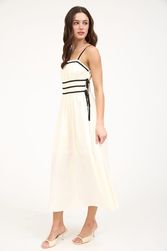 Vestido Midi Blanco con Tirantes y Cintas Negras