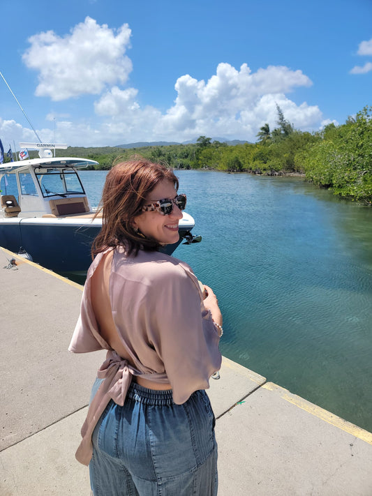 blusa silk cobre, blusa champagne mujer verano, top elegante fresco verano, crop top manga ancha silk, Coquí Couture ropa femenina, blusa satinada tropical chic, ropa elegante para climas cálidos